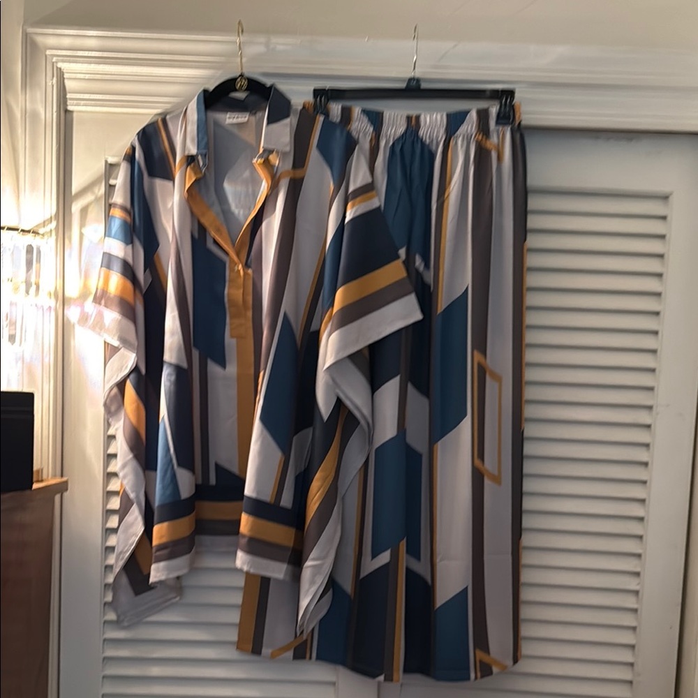 NWOT - Blackbeads Two Pc Tunic Set